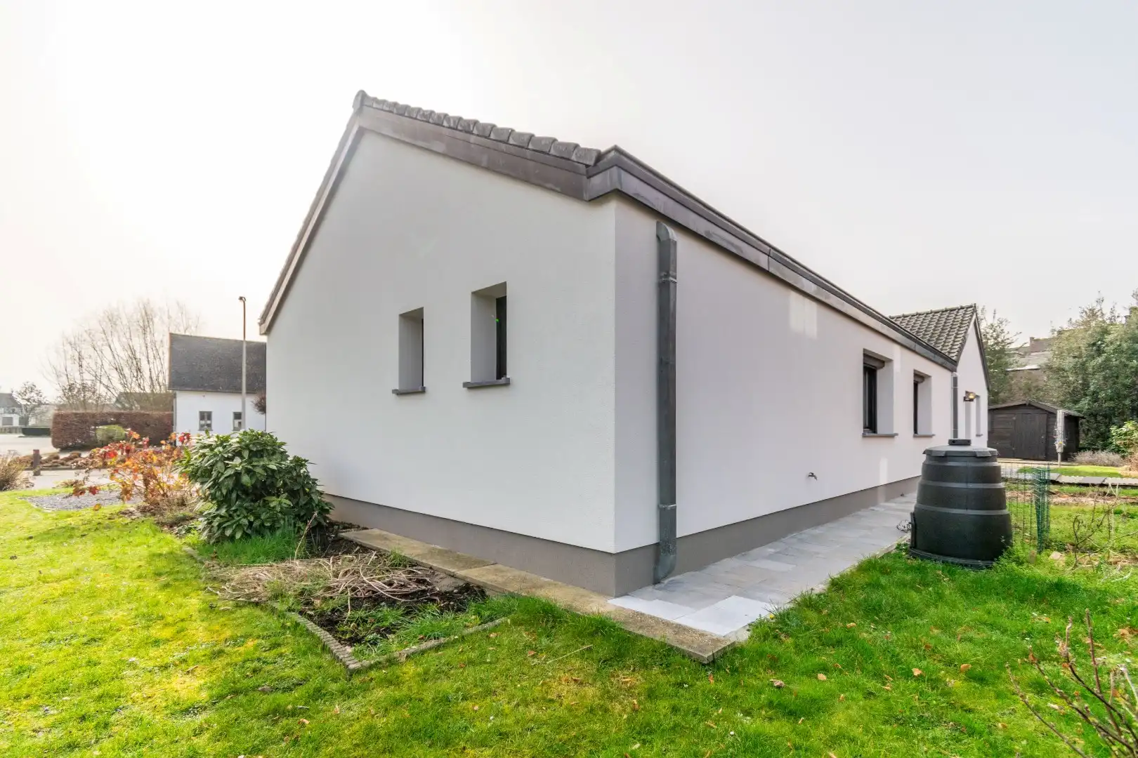 CHARMANTE BUNGALOW MET 2 SLPK + BUREAU OP TOPLOCATIE ! foto 12