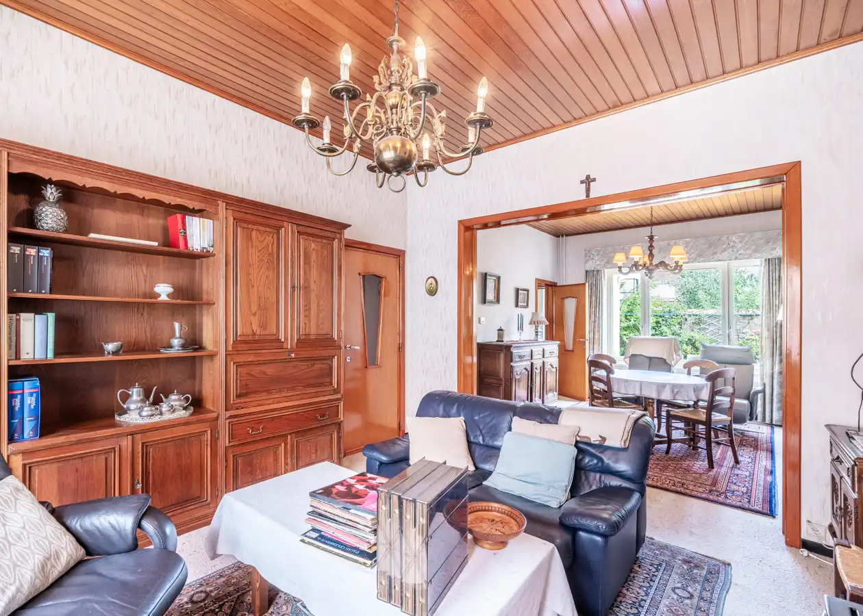 Te renoveren woning met zonnige stadstuin en veel potentieel foto 5