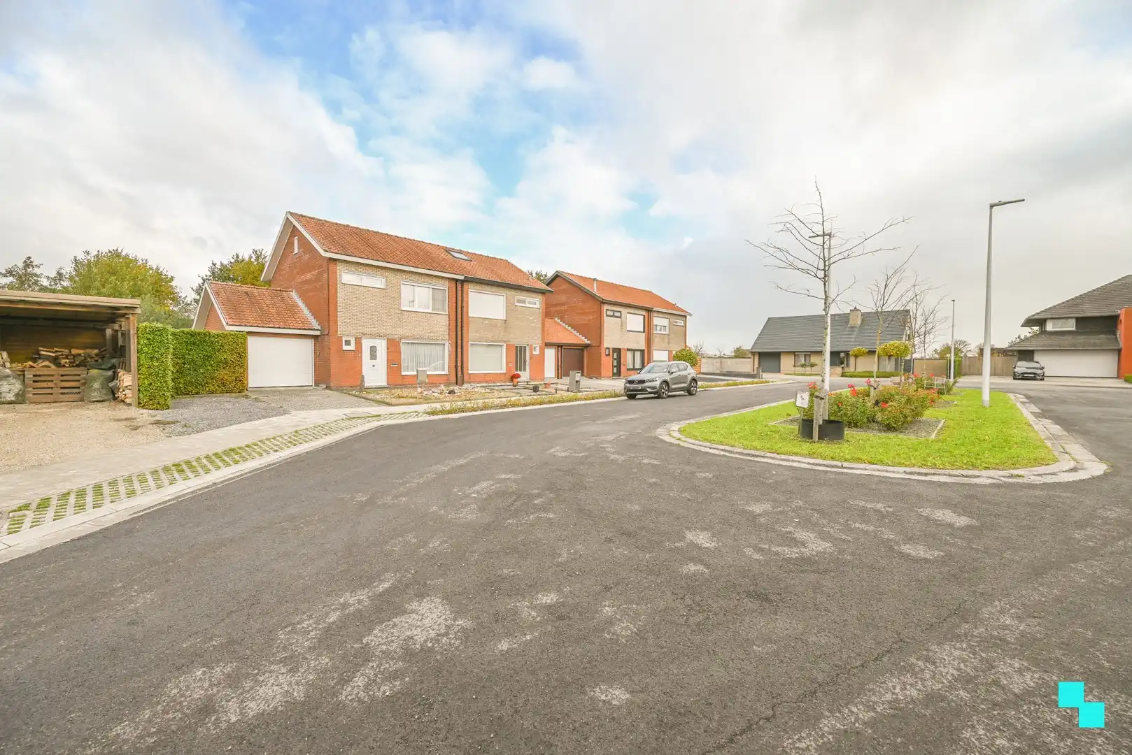 Halfopen woning in doodlopende straat te Sint-Eloois-Winkel foto 4