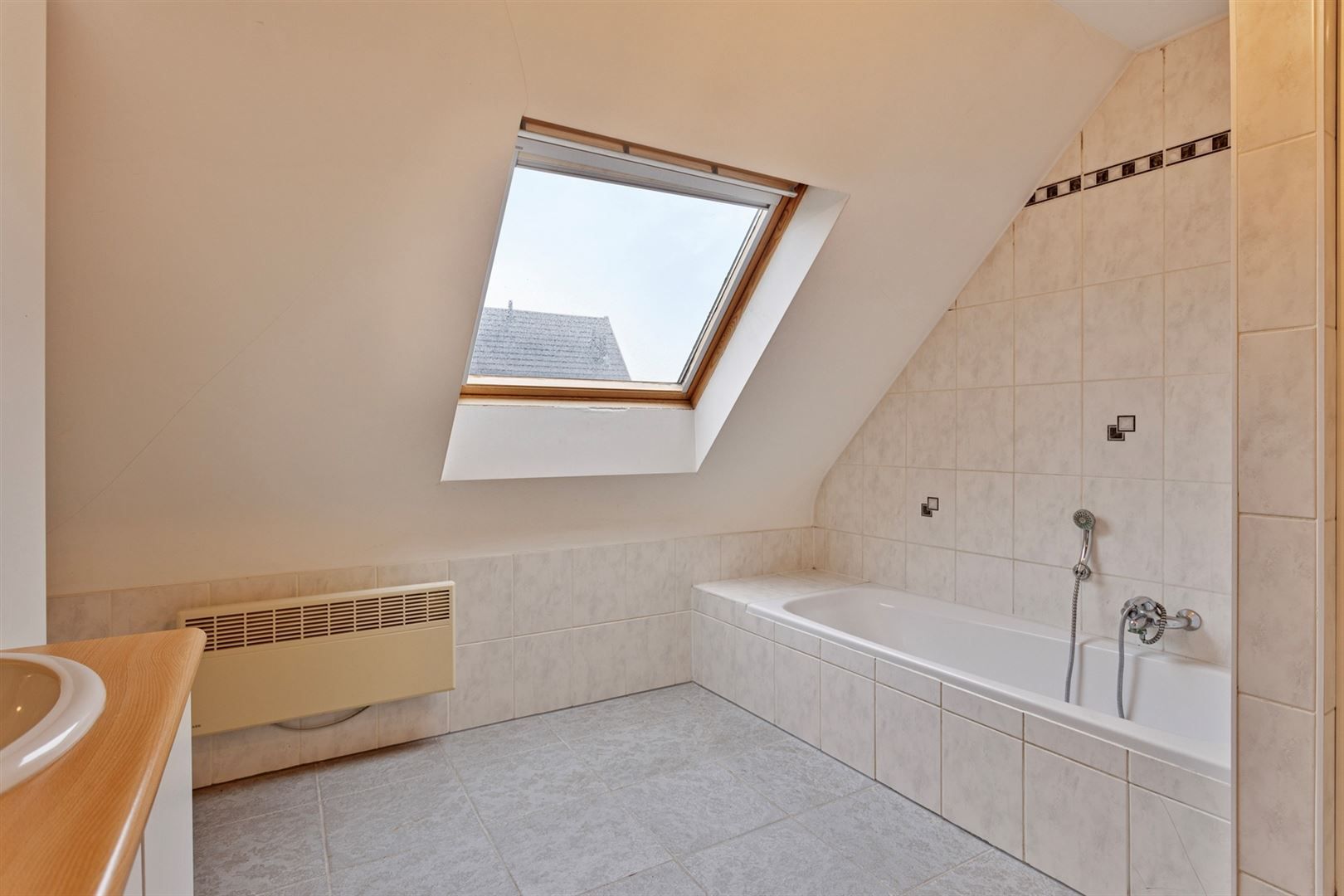 ZEER ruime woonst met 3 slaapkamers (169 m²) en zolder foto 17