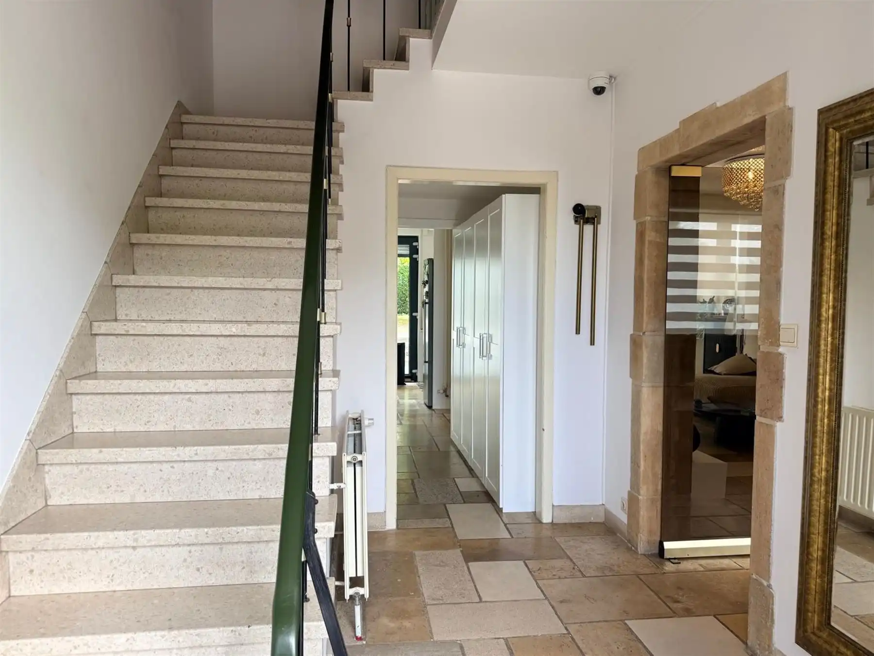 INSTAPKLARE WONING MET GEZELLIGE TUIN foto 2