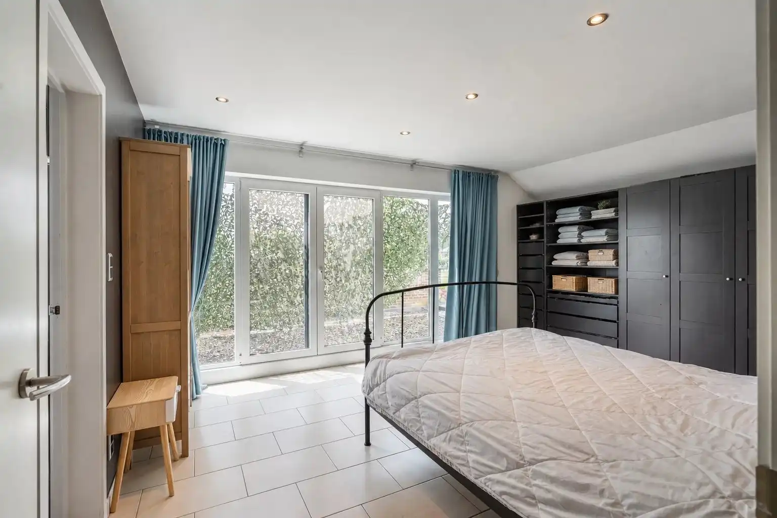 Ruime gezinswoning met 4 slaapkamers te Stal foto 9