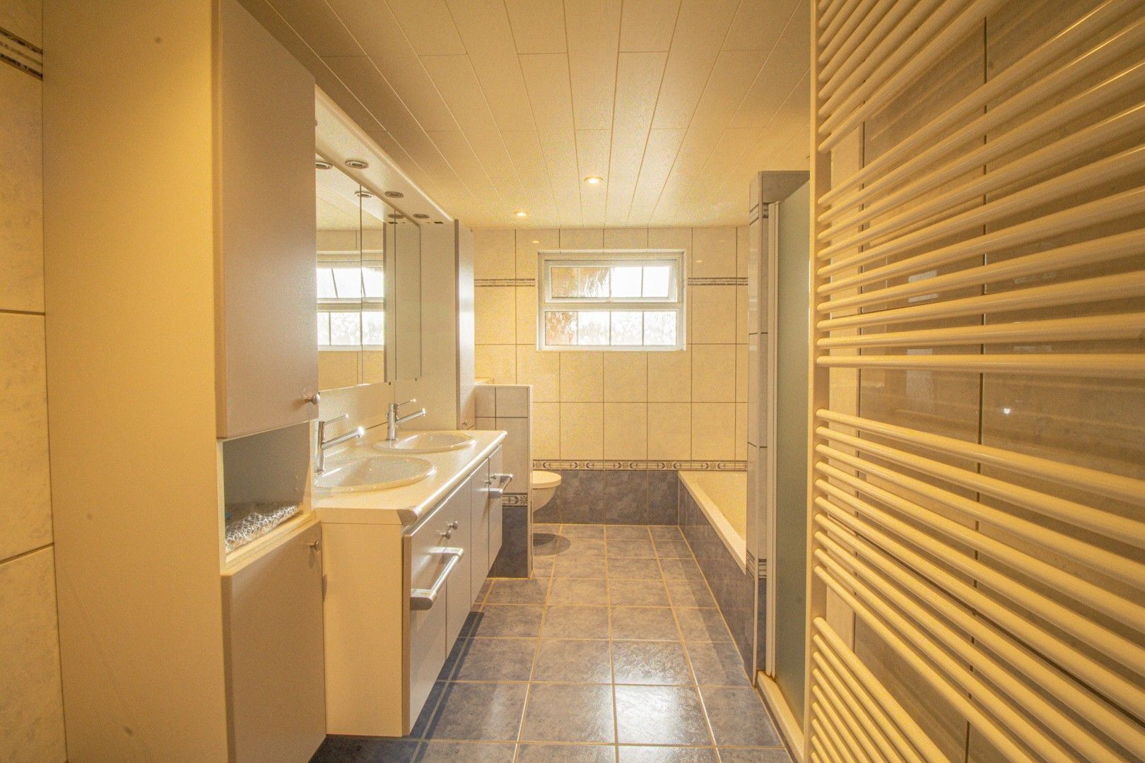 Vrijstaande, instapklare bungalow in een rustige woonwijk foto 25