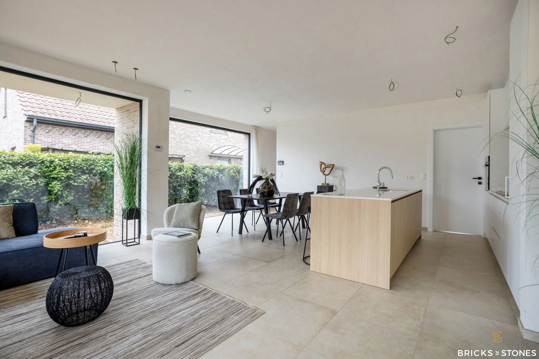 Stijlvolle nieuwbouwwoning met tuin, 3 slpks & 2 badk foto 4