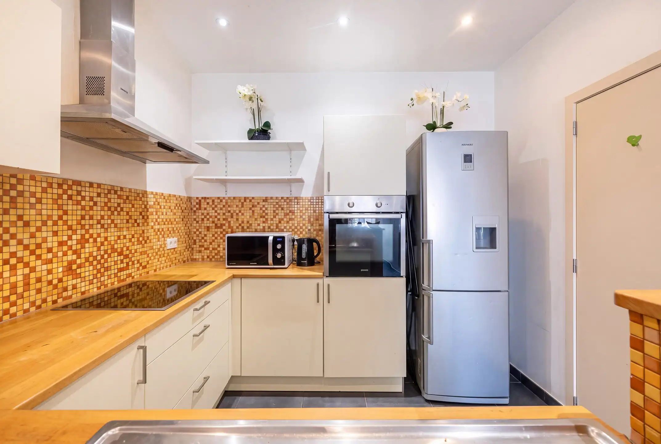 Ruim appartement met 1 slaapkamer van ± 75m² foto 3