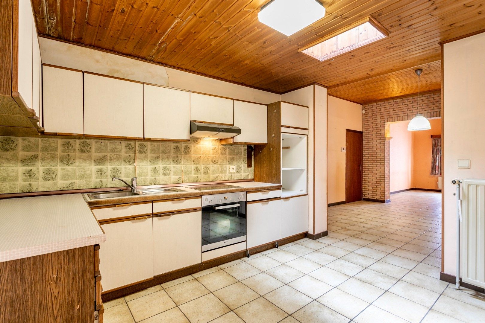 Te renoveren woning met veel potentieel foto 5