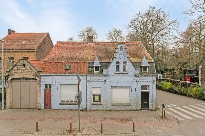 Hoofdfoto van de publicatie: 2 grondig te renoveren/te slopen woningen te koop in centrum Vichte vlakbij kasteel Beukenhof!