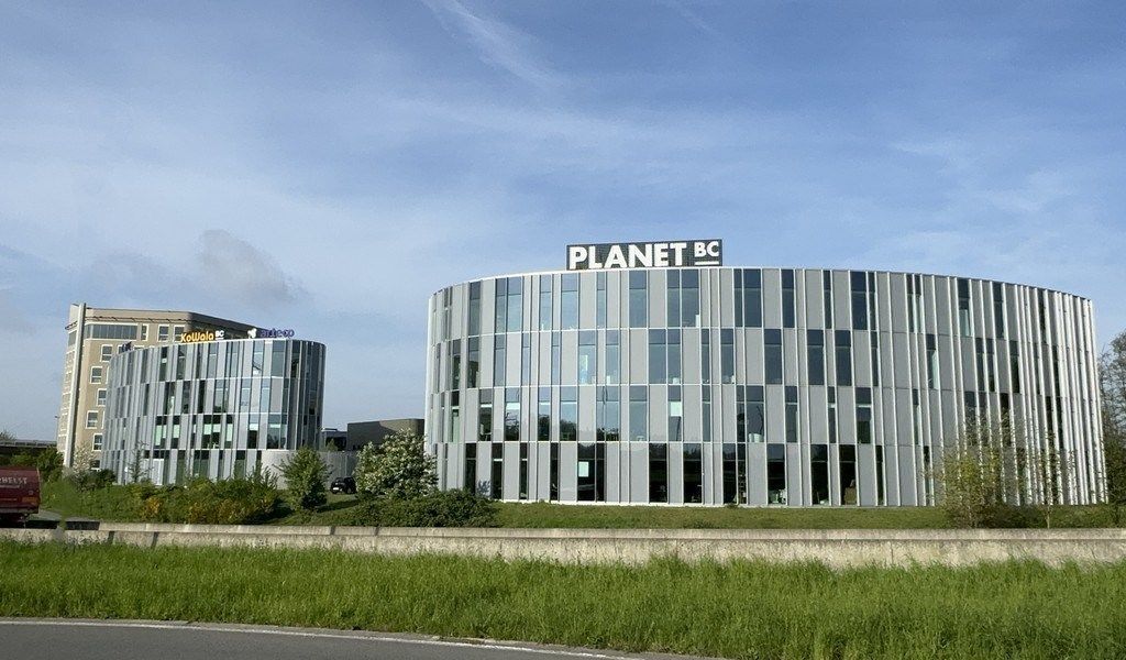 Gemeubelde kantoren met dienstverlening in Planet Business Center aan The Loop in Gent foto {{pictureIndex}}