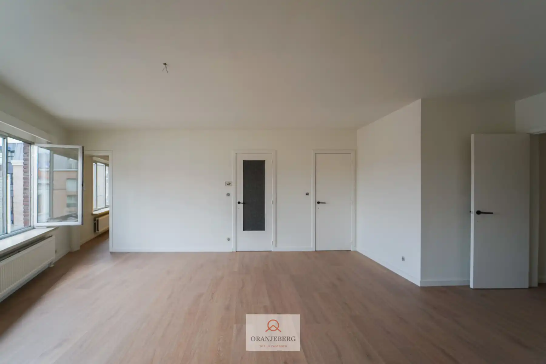 Lichtrijk, volledig vernieuwd appartement met 2 slaapkamers in hartje Gent foto 3