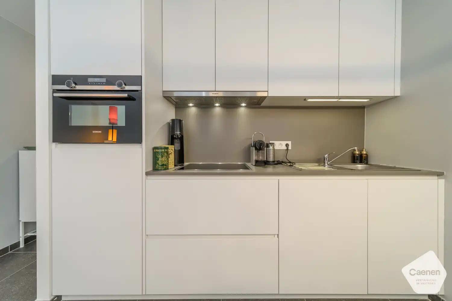 Instapklare, gemeubelde studio met fantastisch zeezicht in recente residentie foto 5