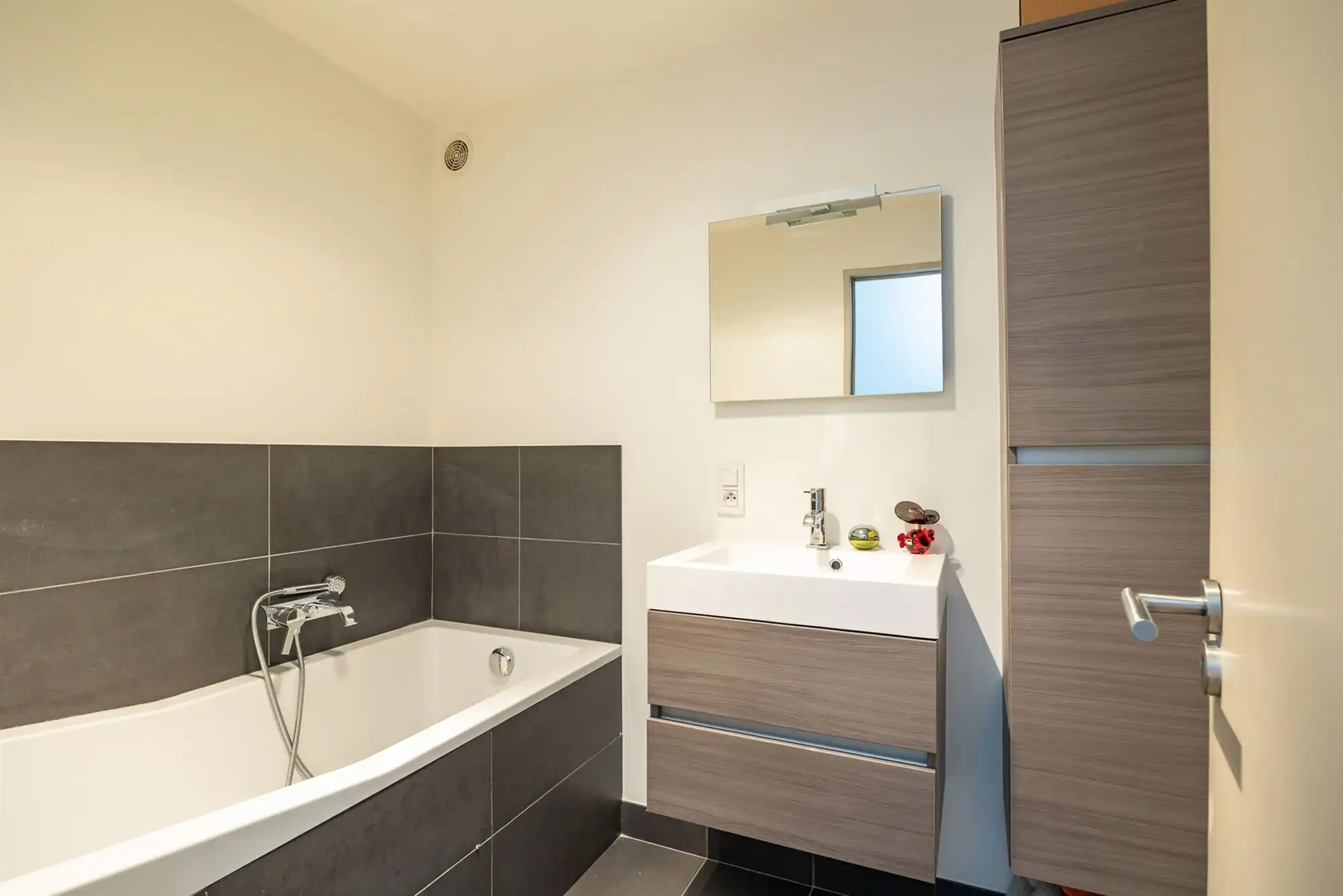 Drieslaapkamerappartement met uniek uitzicht! foto 14