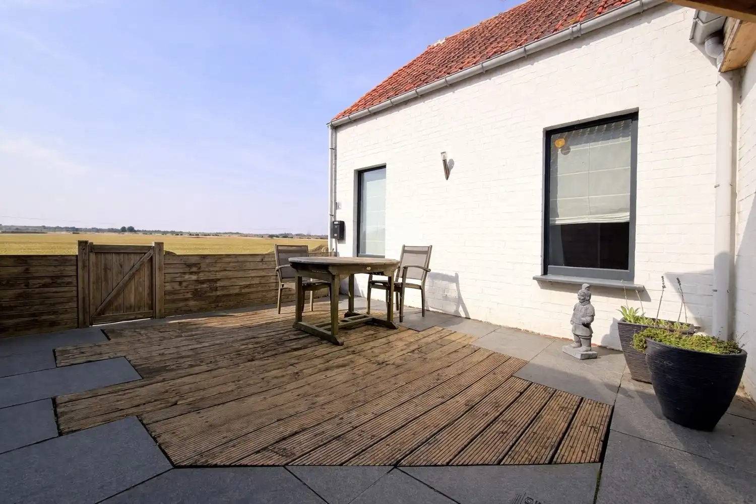 Instapklare woning met  ruime garage en landelijk uitzicht in Vladslo foto 14