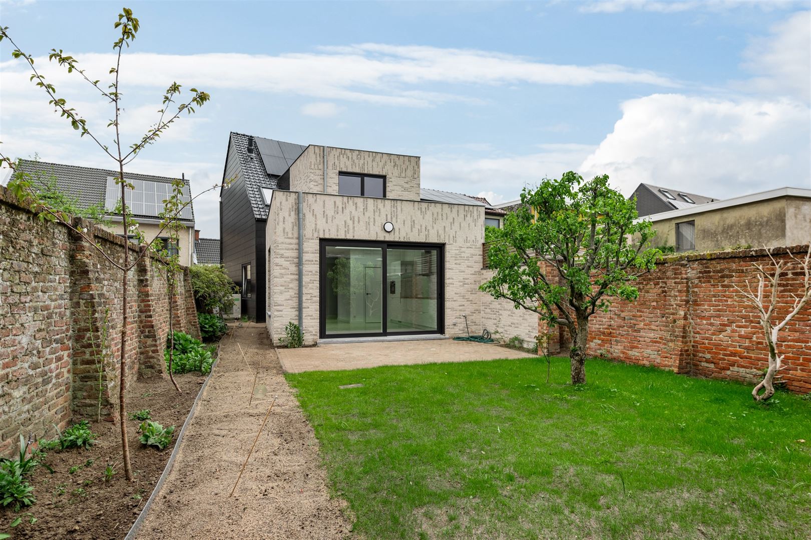 Energiezuinig gerenoveerde halfopen woning aan dorpsrand Kapellen. foto 2