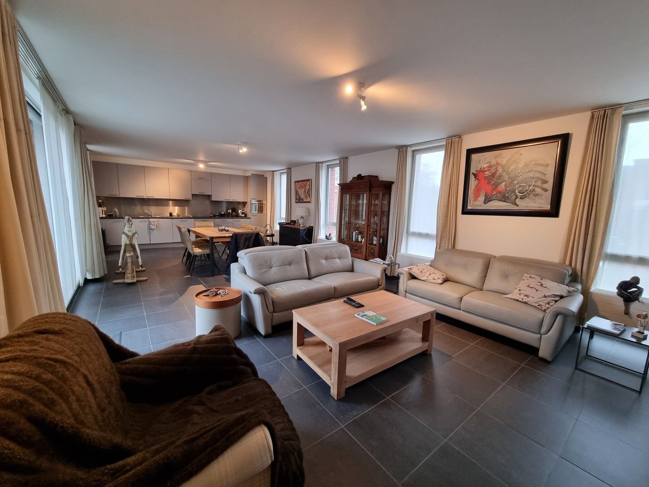 Exclusief ruim penthouse/loft in hartje Hasselt foto 5