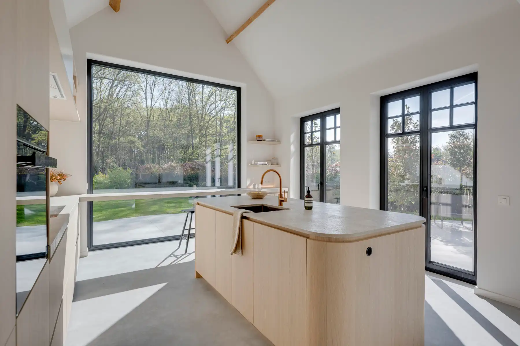Stijlvolle nieuwbouwvilla met zicht op blijvend groen foto 5