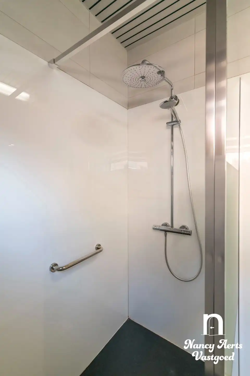 Goed onderhouden gezinswoning met grote tuin foto 23