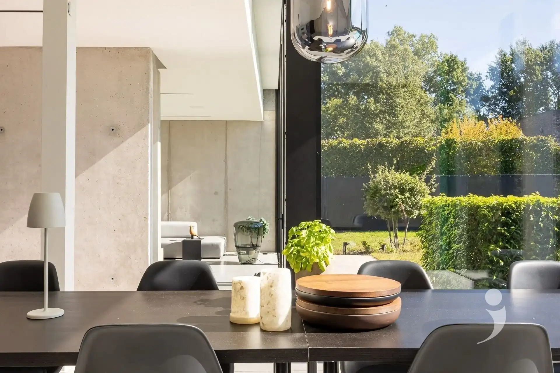 High-end architectenwoning met zwembad en prachtig zicht op de achterliggende weides foto 13