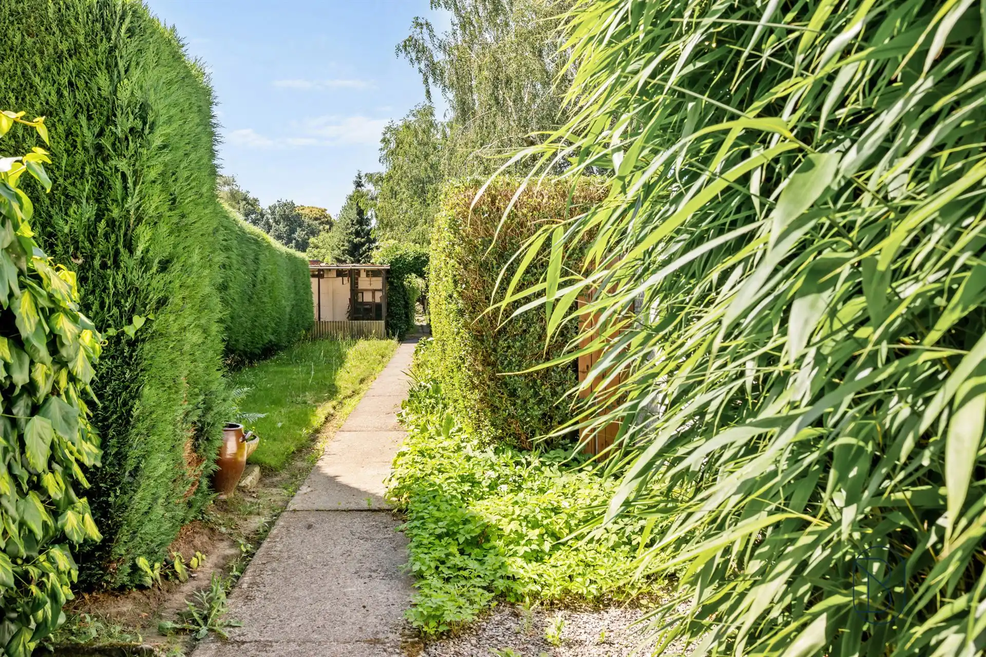 Goedgelegen woning met grote zongerichte tuin en garage foto 26