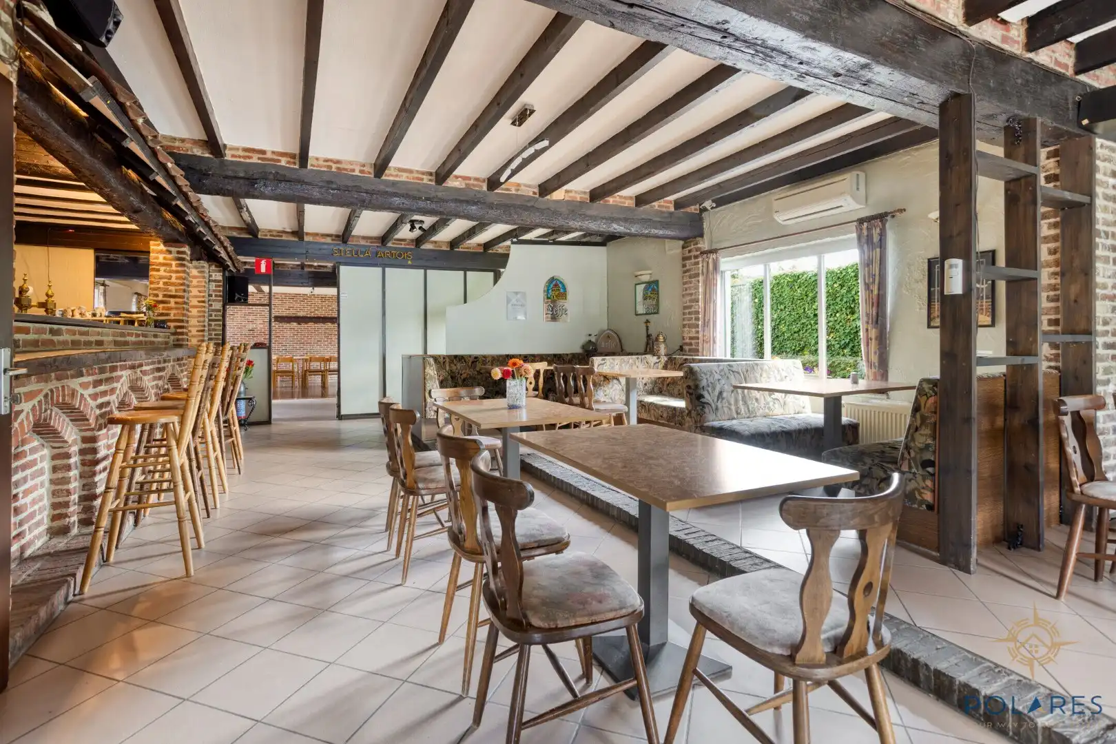 Goed gelegen taverne met woonst en grote parking foto 4