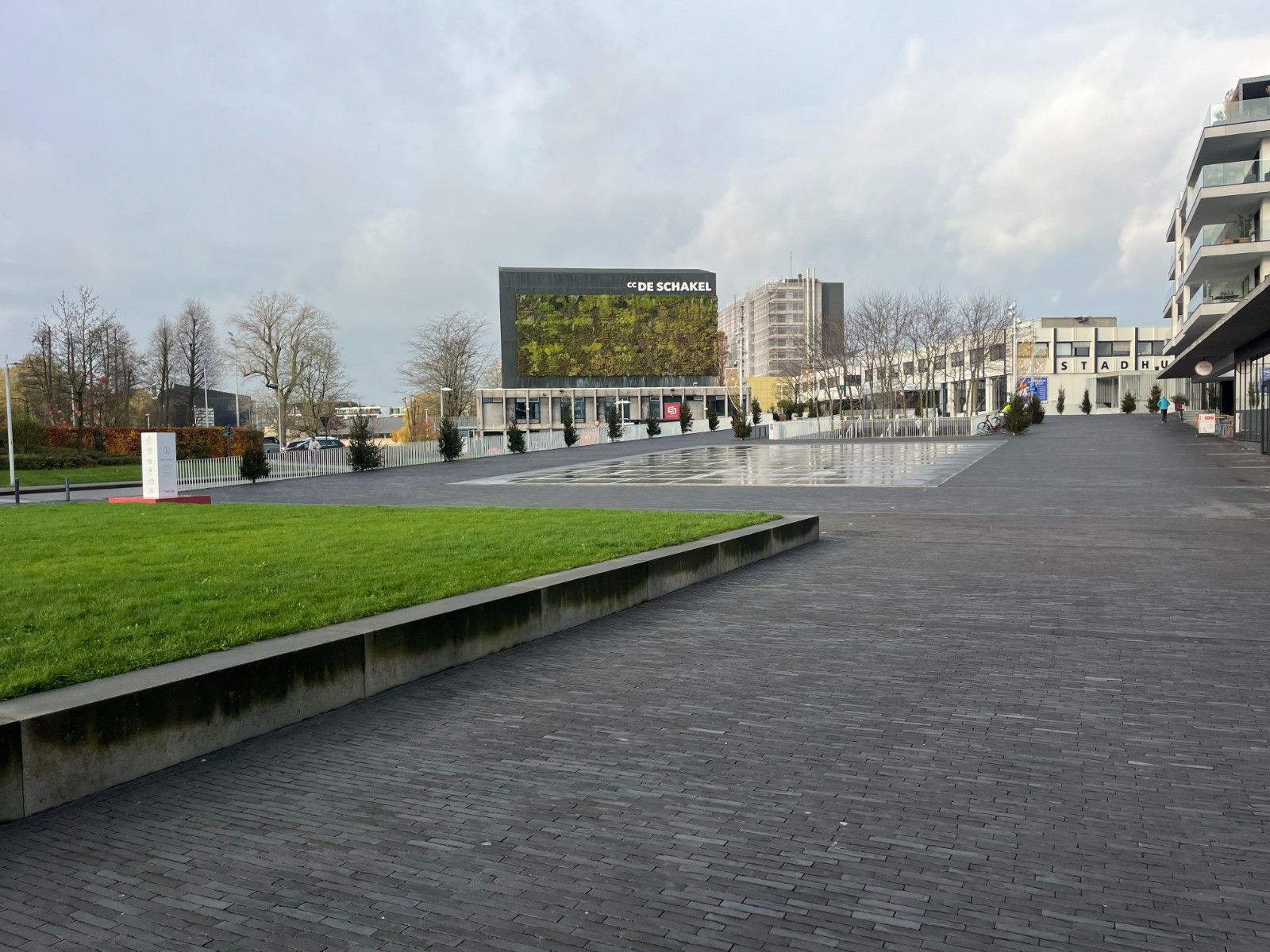 Uitstekend Gelegen Handelspand te huur met Grote Façade in Waregem foto 14