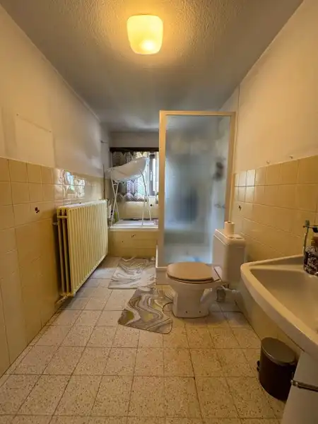 Halfopen gezinswoning met 3 slaapkamers en een grote tuin. foto 25