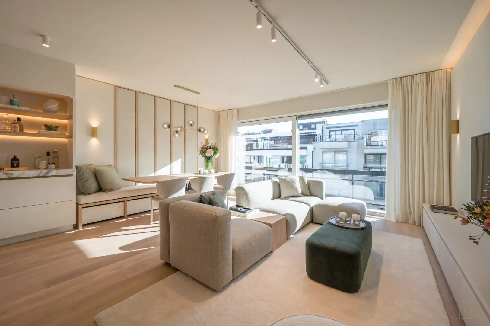 Luxueus gerenoveerd appartement op een toplocatie, op wandelafstand van de Lippenslaan en de zeedijk. foto {{pictureIndex}}