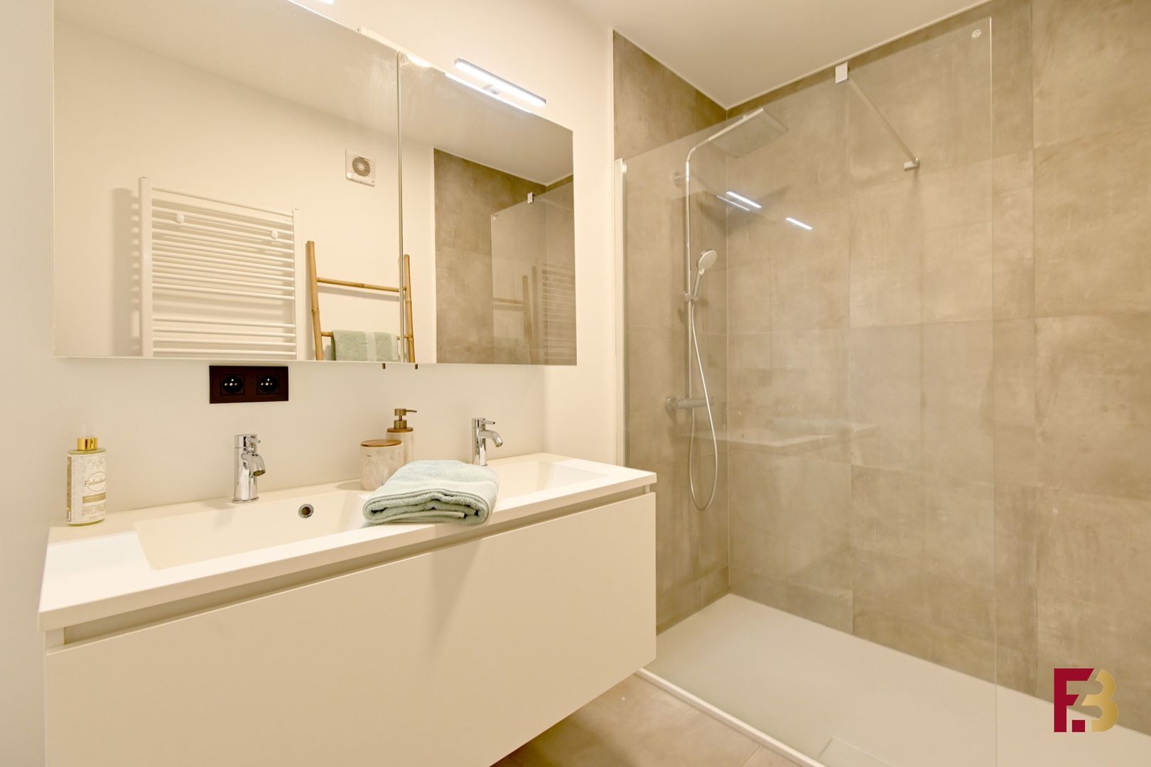 Gelijkvloersappartement met tuin en twee garages in hartje Zwijnaarde foto 19