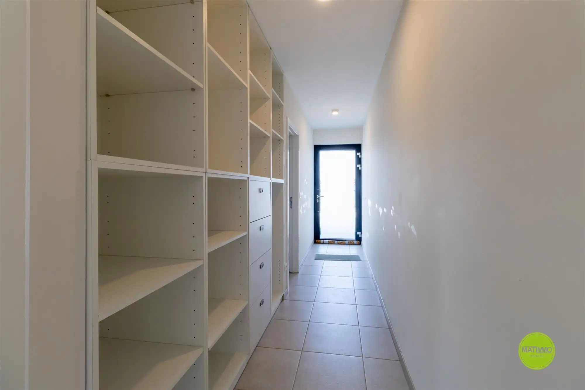 Ruim gelijkvloers appartement in hartje Veerle foto 7
