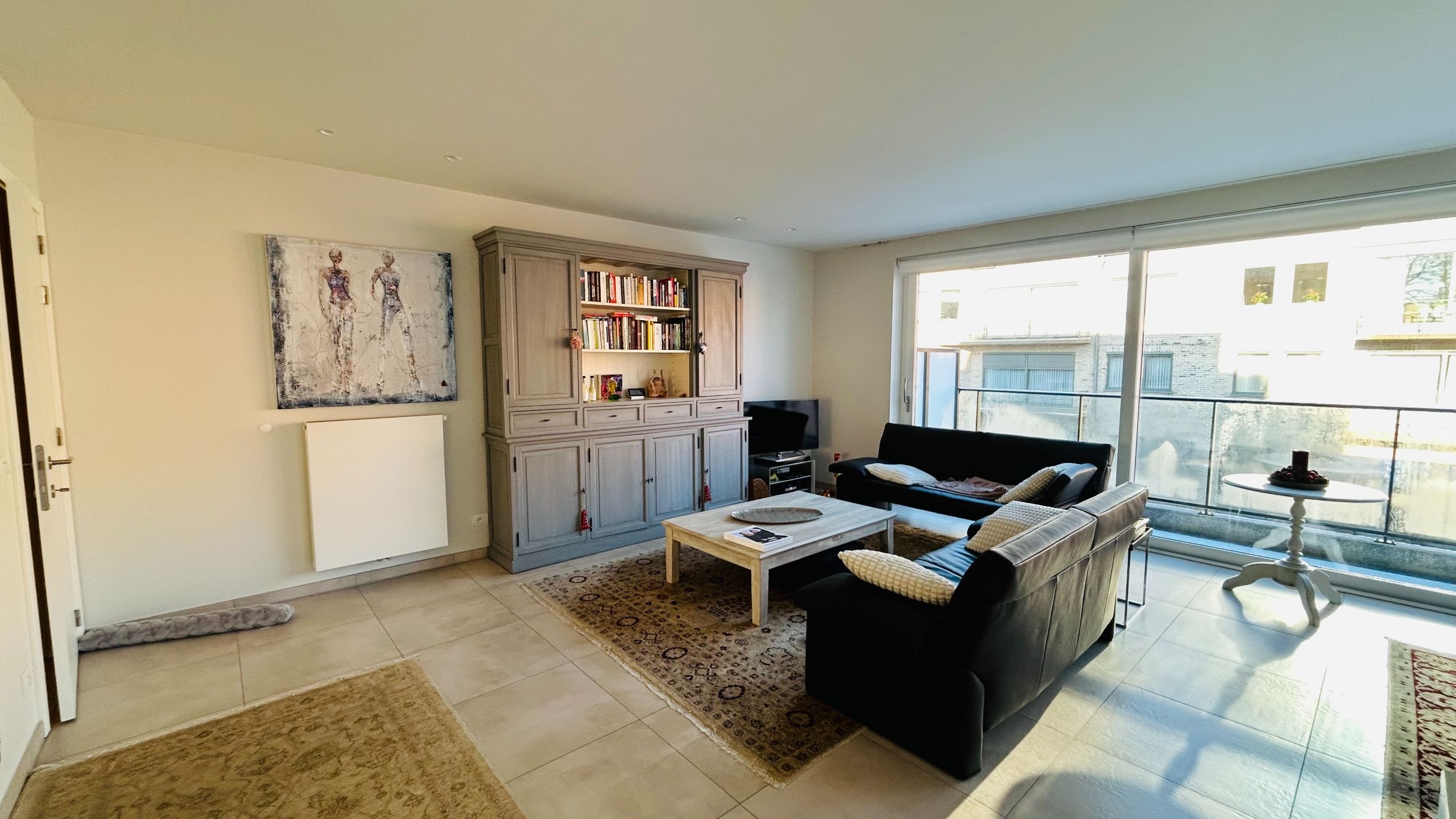 Ruim appartement van 112m2 met een terras van 10m2 en garage foto 2