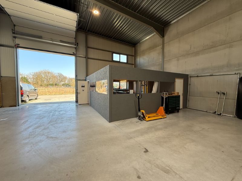 Opbrengsteigendom met verhard terrein aan straatzijde (45m²) te koop op TOPlocatie foto 5