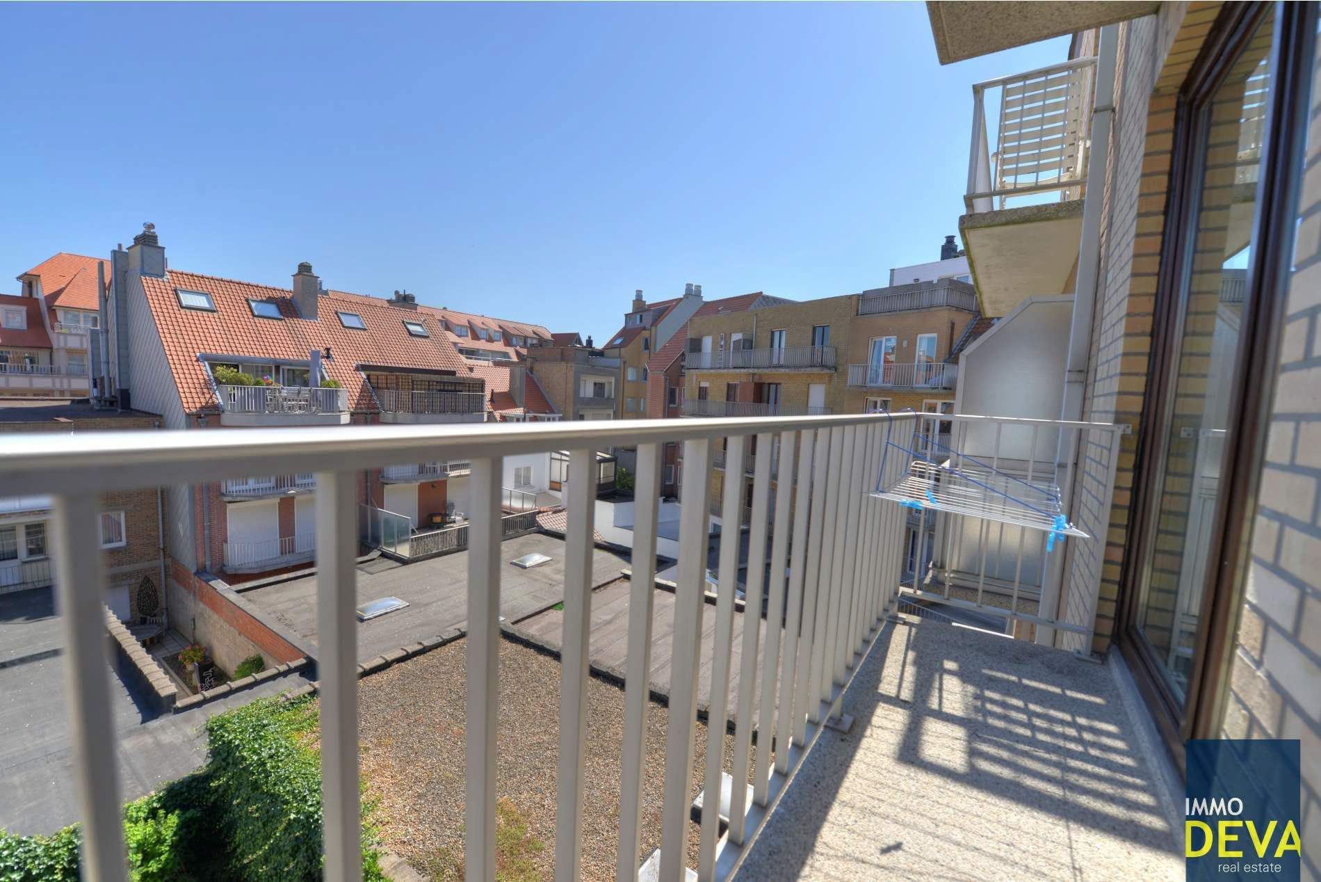 Zonnig en goed onderhouden gemeubeld app. vlakbij de Dumortierlaan foto 12