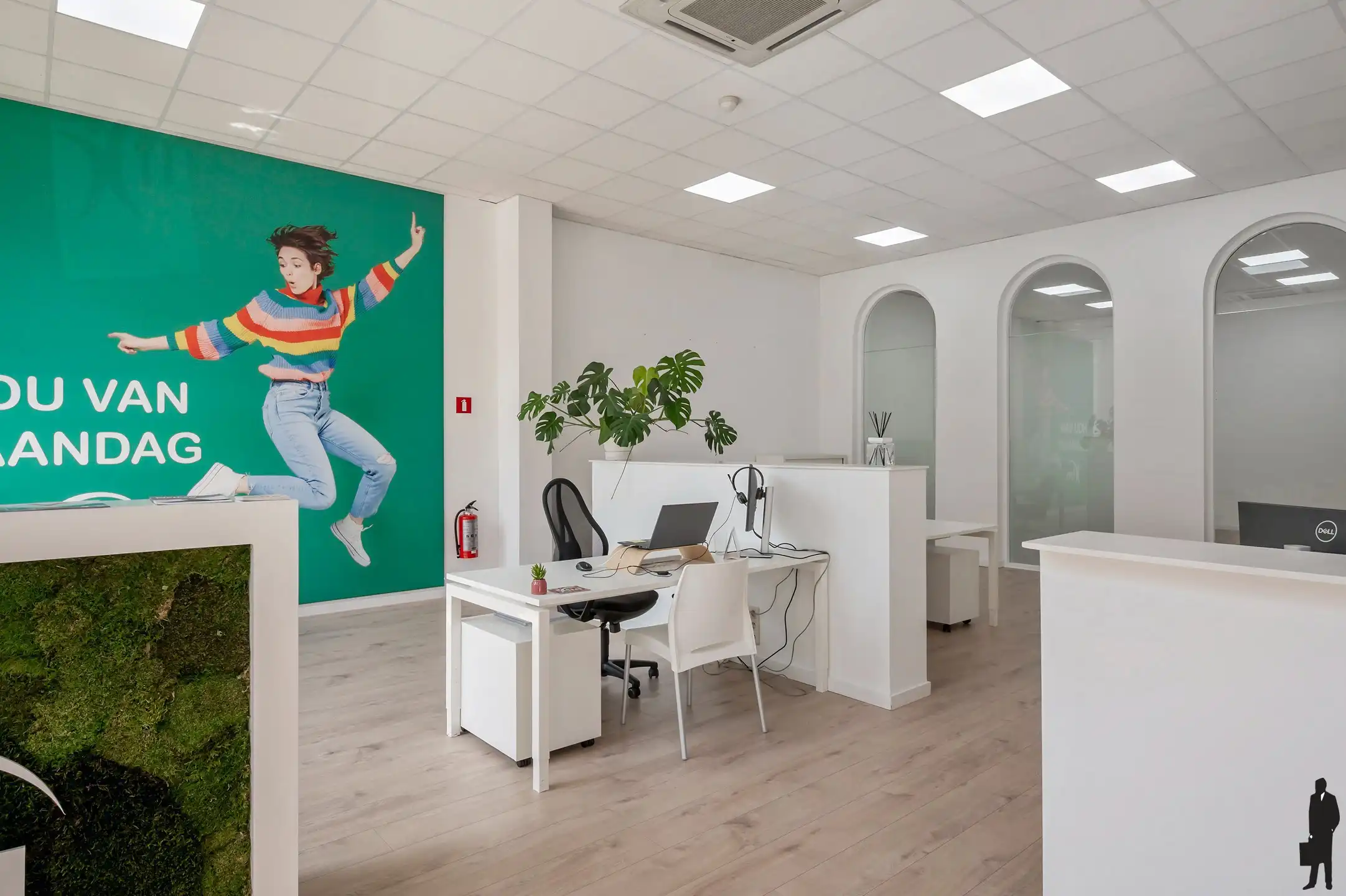 Handelspand/kantoorruimte ca. 228m² met twee staanplaatsen foto 4