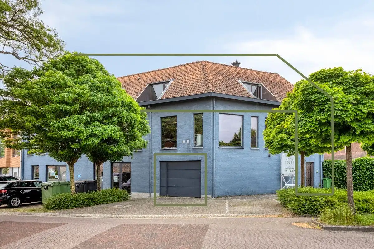 Te renoveren appartemtent met garage te koop! foto 2