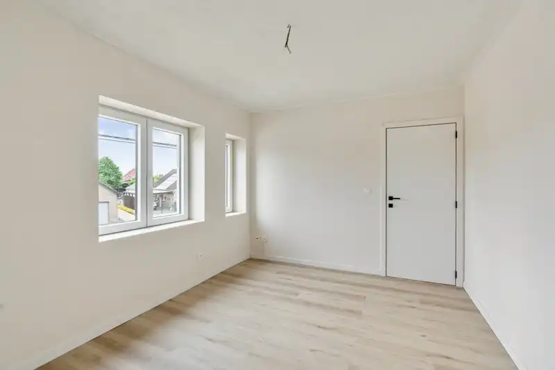 Totaal gerenoveerde woning op een perceel van 11are foto 25