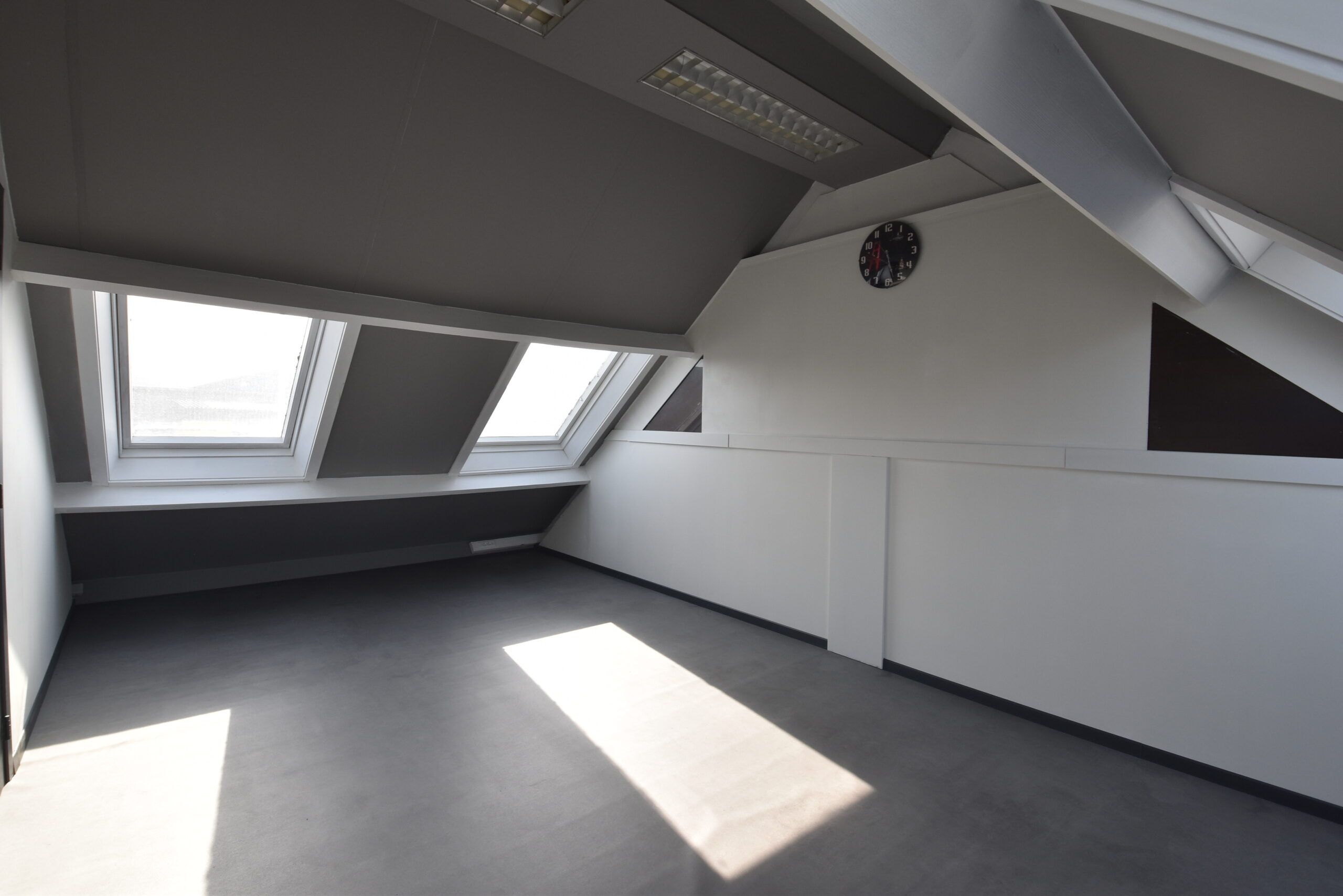 Winkelruimte/Showroom met bureel aan de rand van Sint-Niklaas foto 16