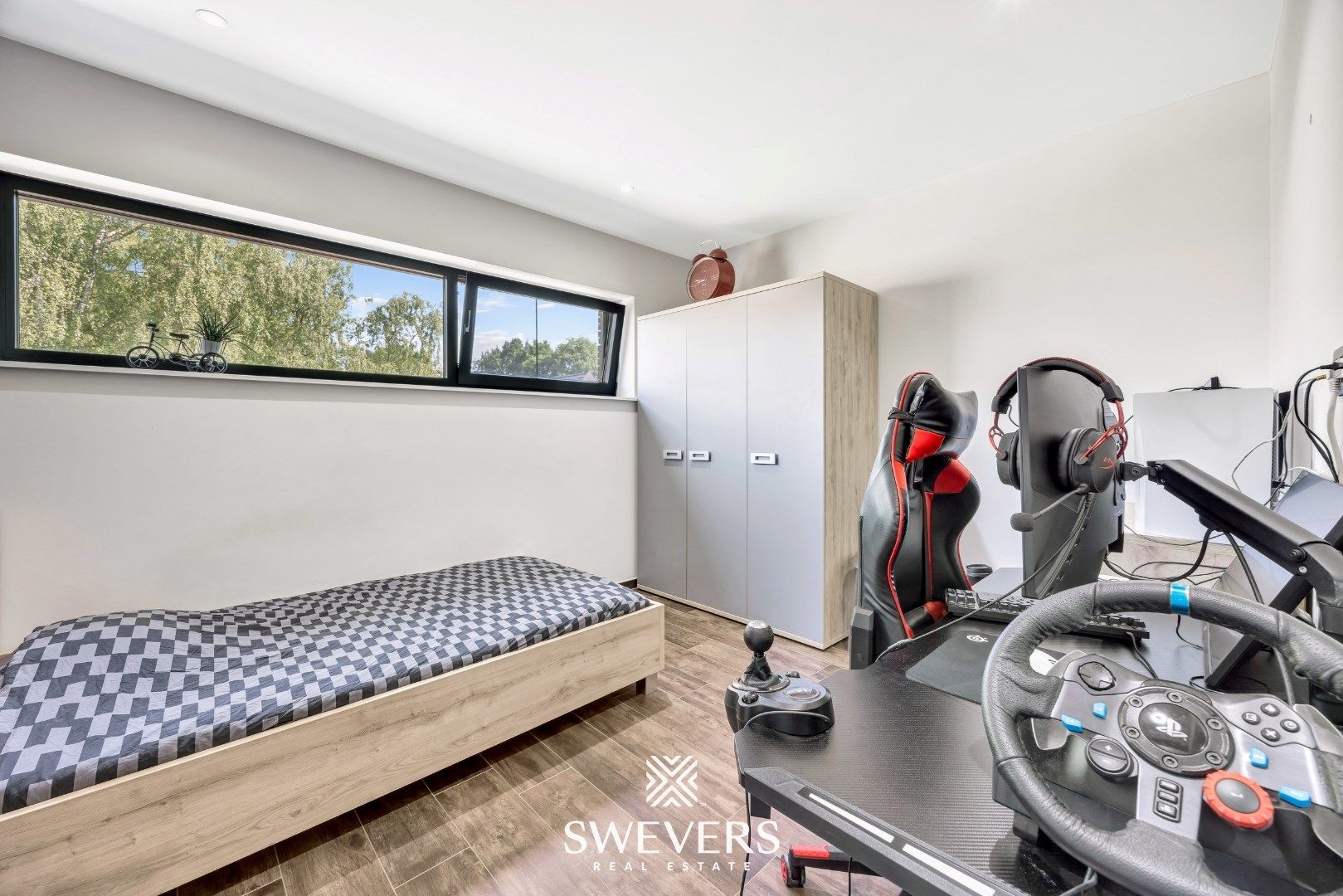 Stijlvol wonen op een ruim perceel met 4 slaapkamers en topafwerking foto 31