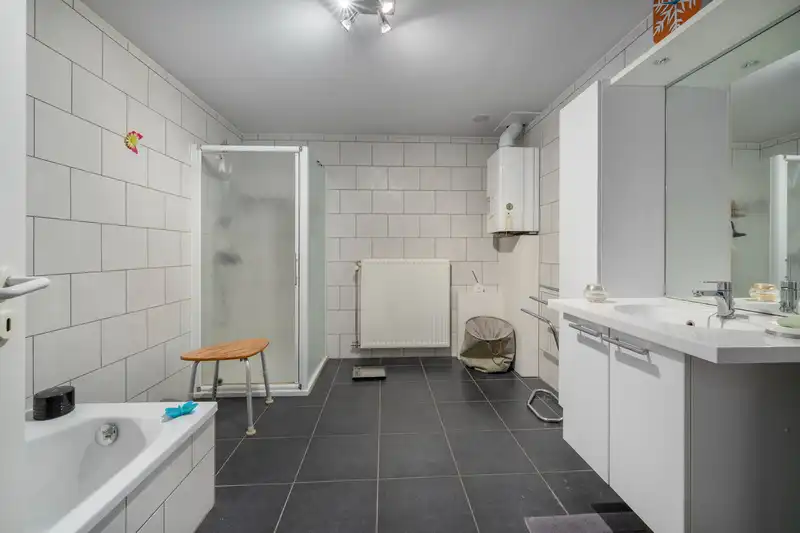 Roeselare-Centrum – Luxueus appartement met commerciële mogelijkheid foto 12