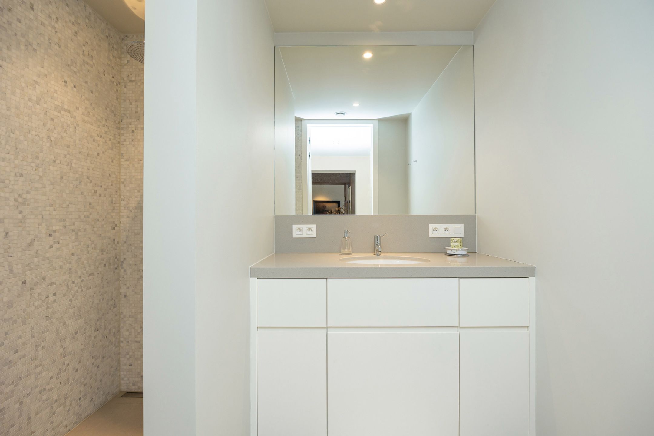 ANTWERPEN - Ruim appartement met Scheldezicht en 2 terrassen foto 20
