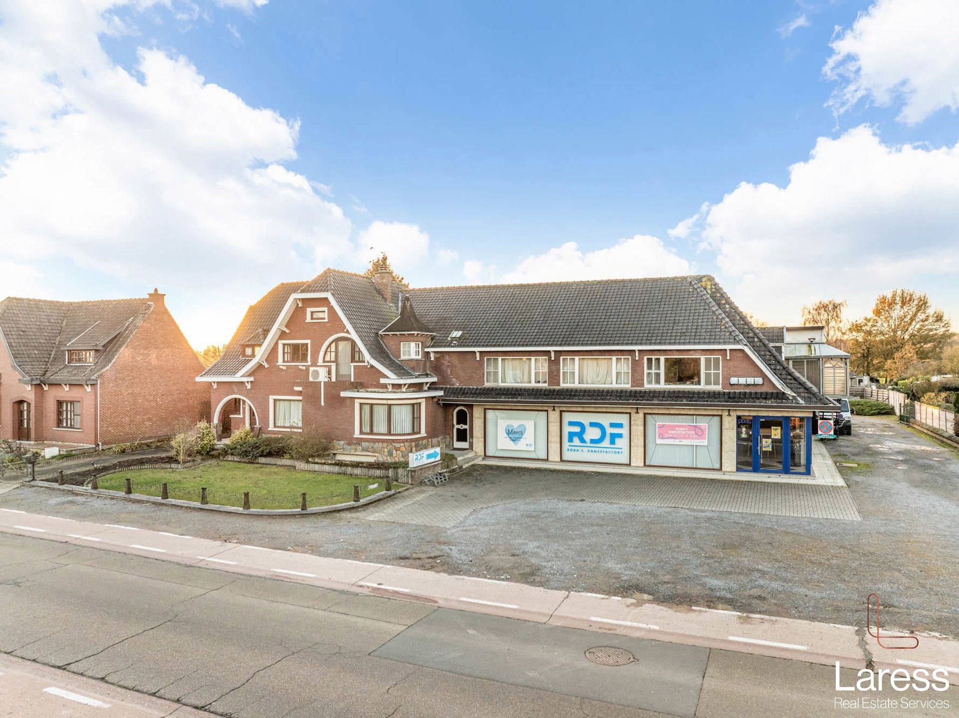 Commercieel te koop foto {{pictureIndex}}