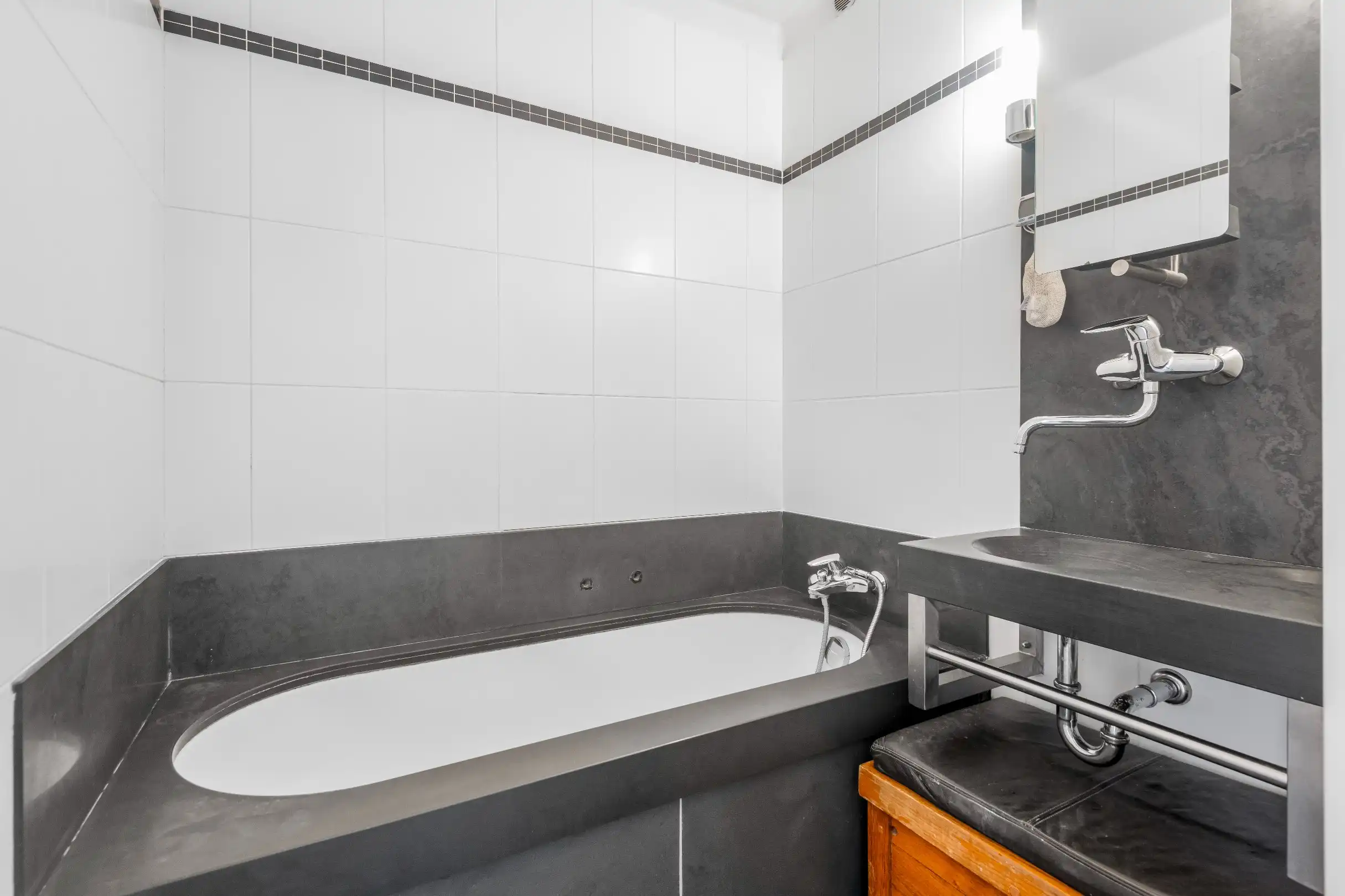 Penthouse rustig gelegen vlakbij de Dumortierlaan en de Zoutelaan.  foto 10