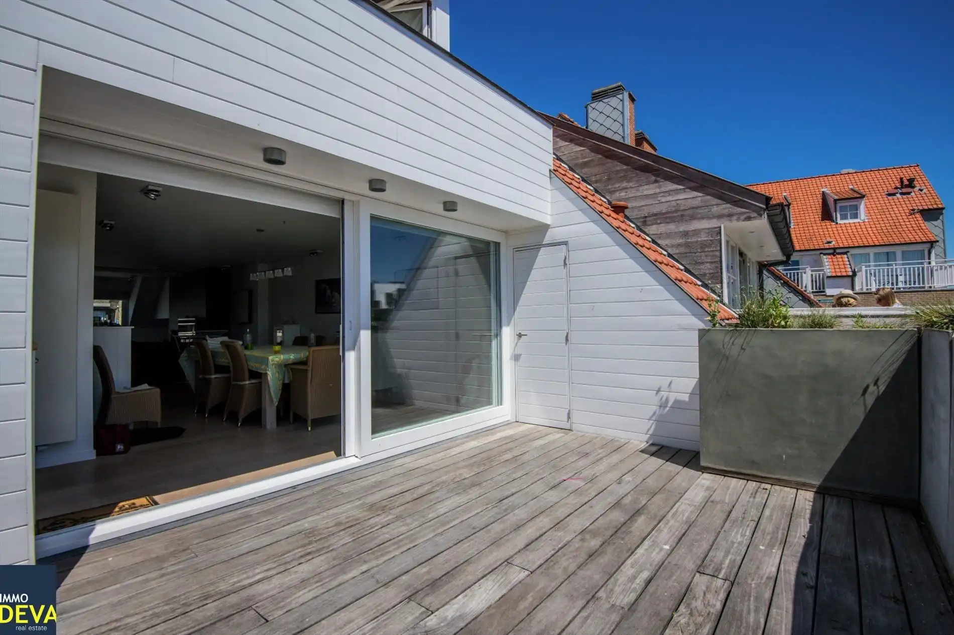 Zeer zonnig duplexdakapp. met prachtige terrassen,  gelegen op de Kustlaan vlakbij het Driehoeksplein. foto 7