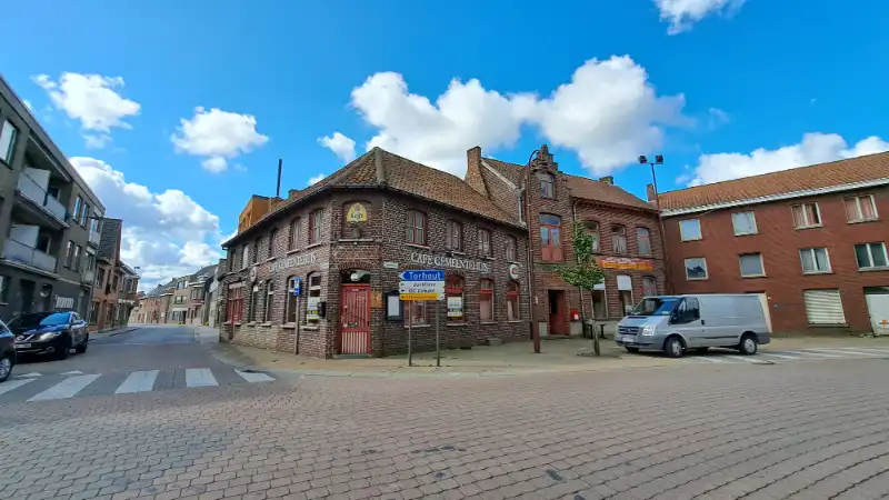 Horecapand met gelagzalen en woonst te koop in Aartrijke Zedelgem foto {{pictureIndex}}