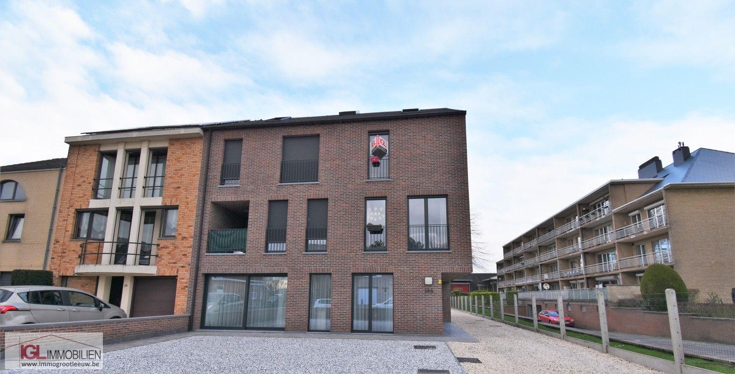 Triplex nieuwbouwappartement met 4 slaapkamers en garage foto 2