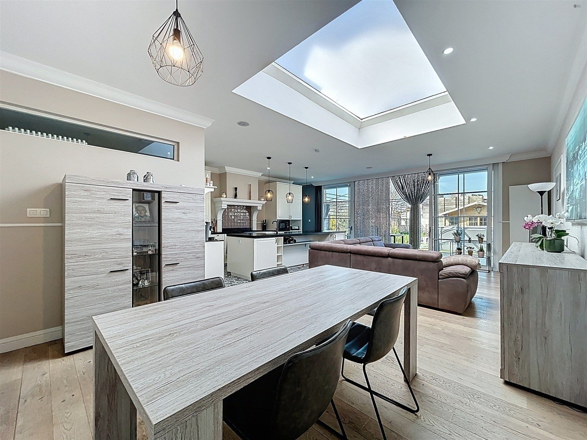 instapklare gezinswoning met 4 slp, aparte studio en 3 badkamers op perceel van 453m²  foto 5
