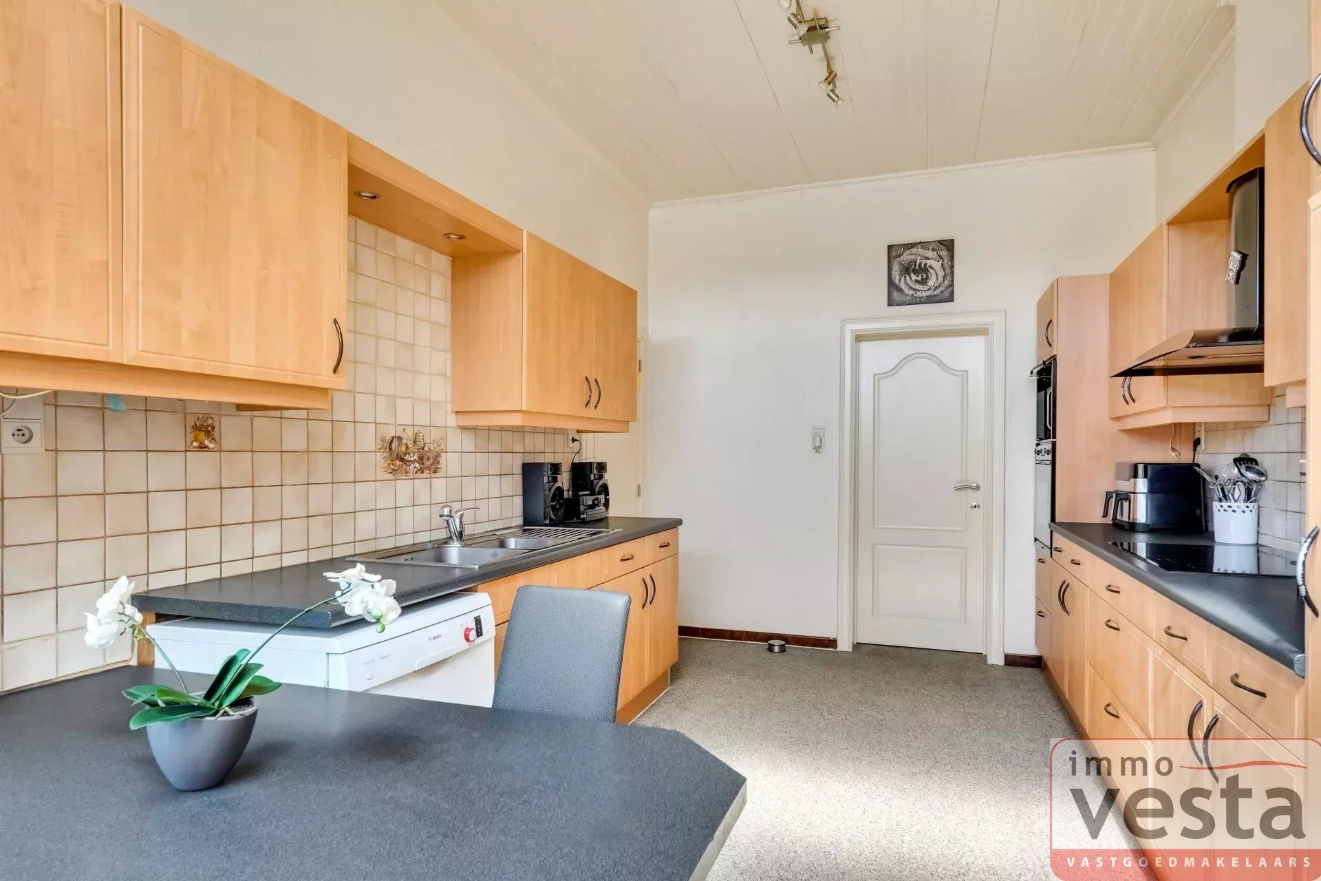 Halfopen bebouwing met 3 slaapkamers, tuin en garage in Velm foto 8