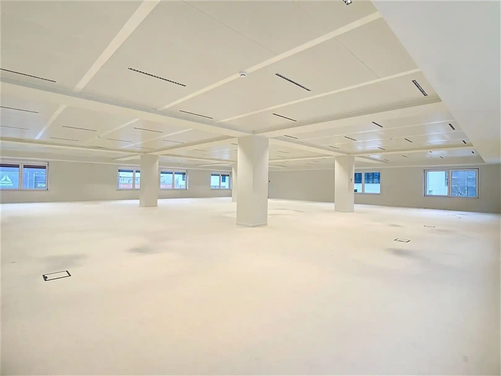 Gerenoveerde kantoren langs de Kortrijksesteenweg foto 4