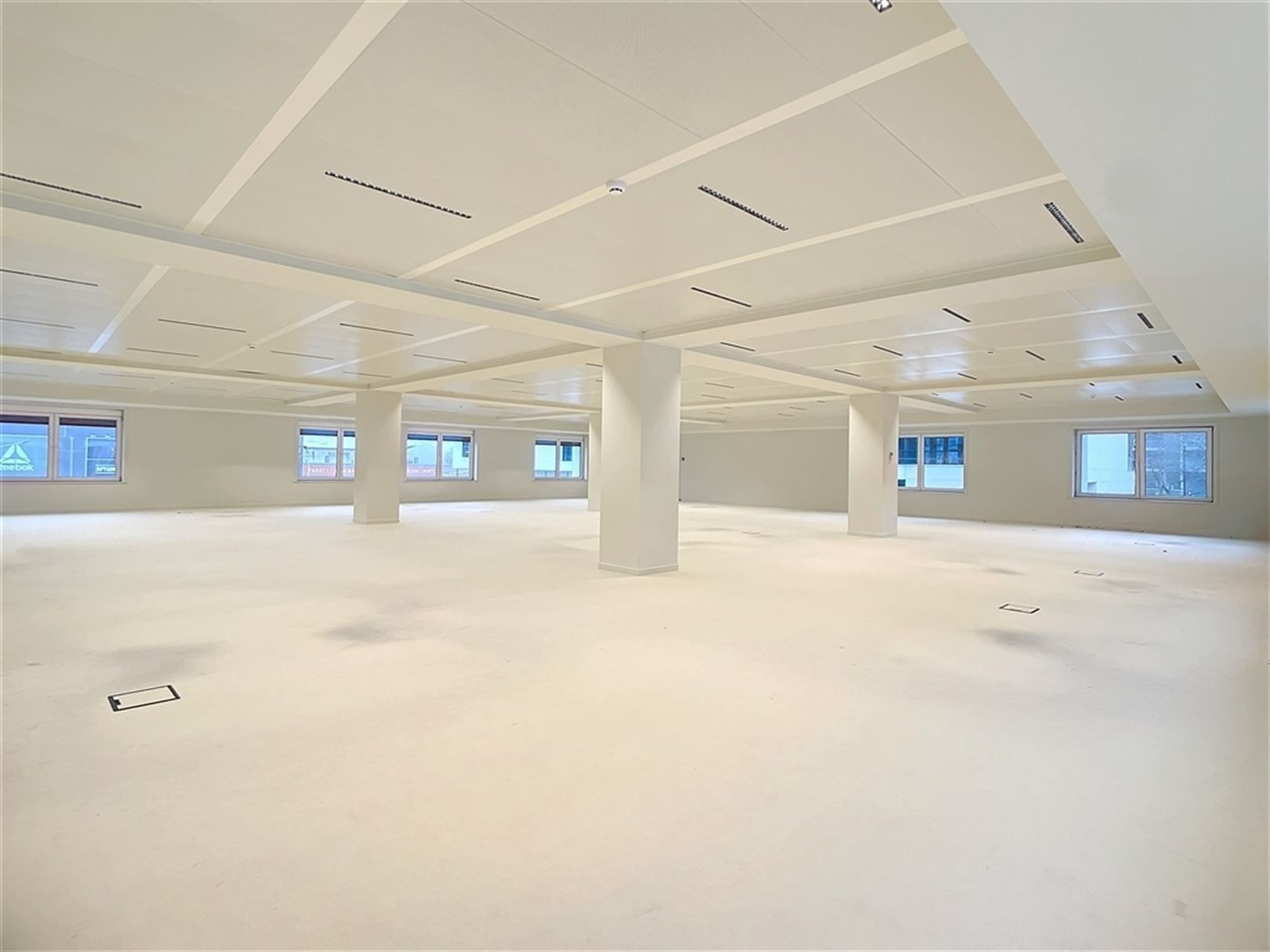 Kantoorgebouw foto 4