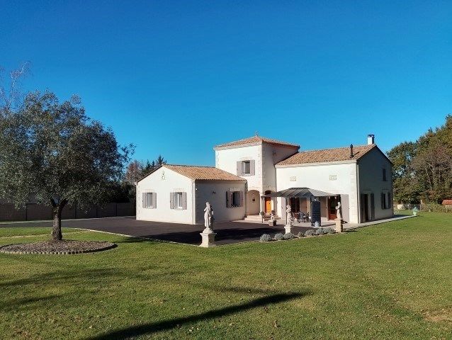 Instapklare villa op mooi perceel grond foto 3