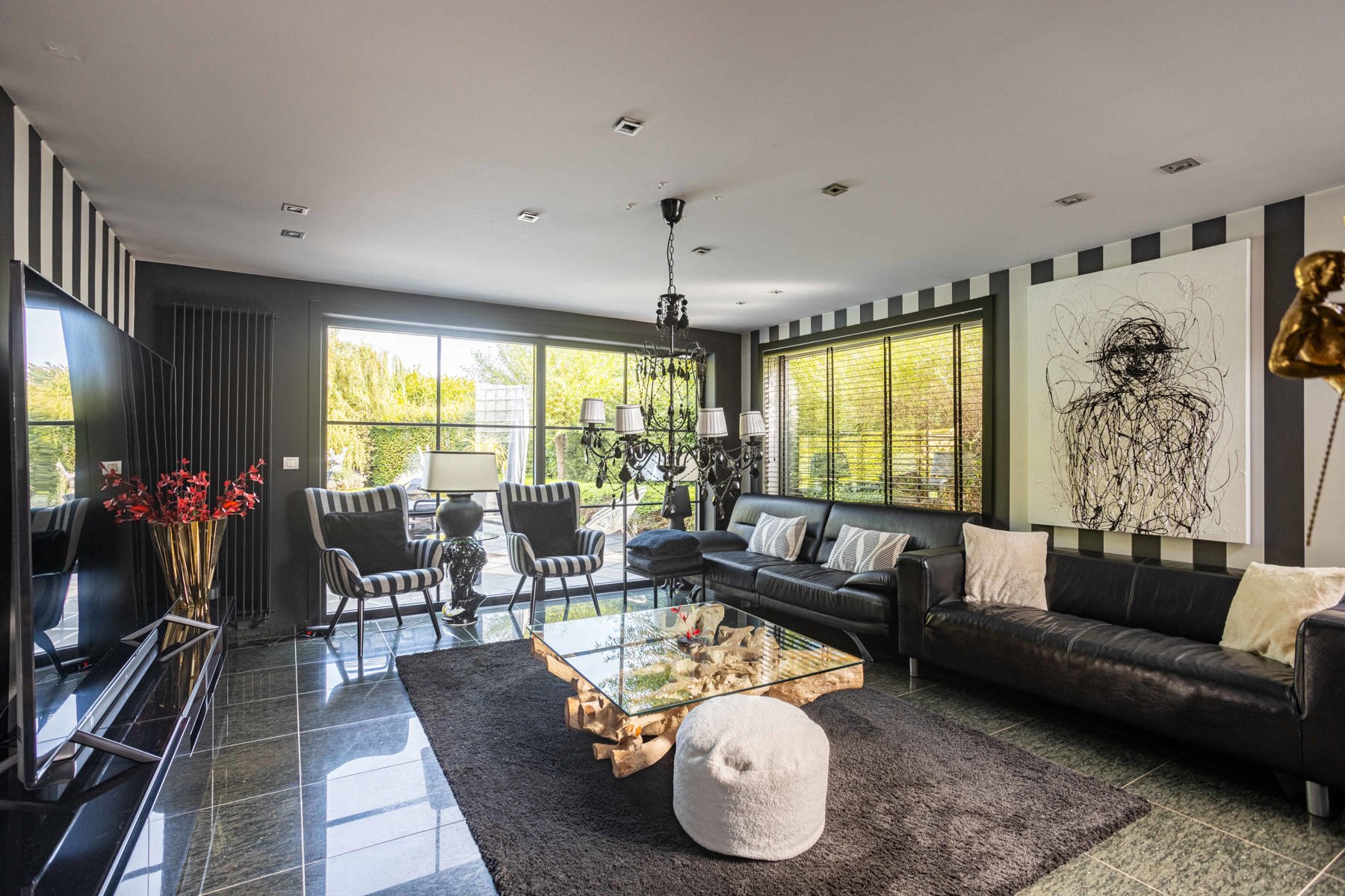 Prachtig gerenoveerde woning met luxe faciliteiten foto 13