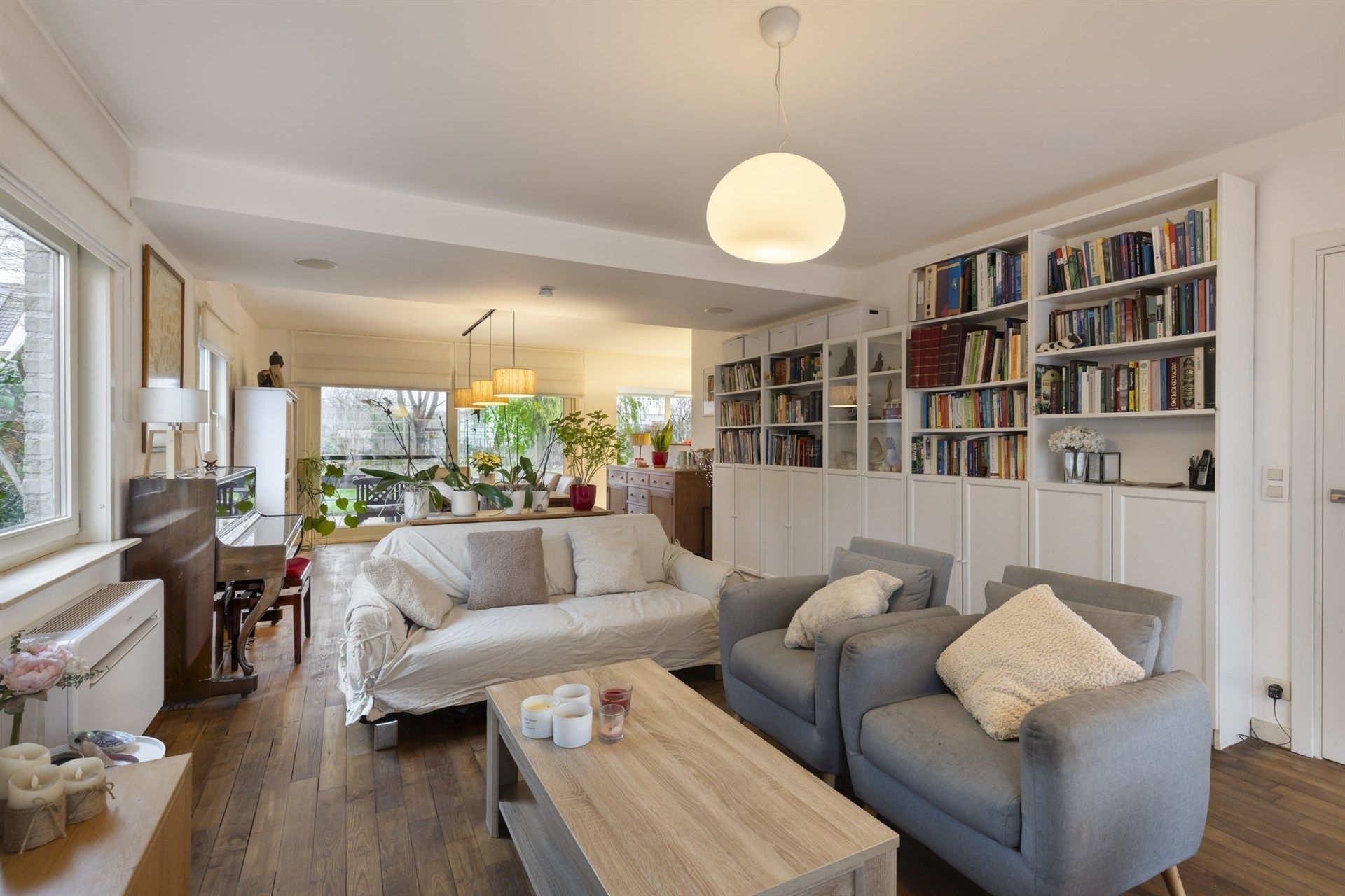 Woning met 4 slaapkamers in een rustige woonwijk foto 2